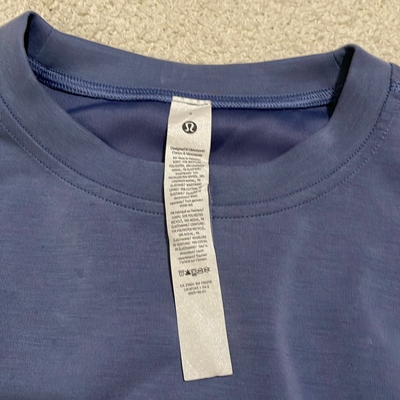 Lululemon - Cropped Top- 4 - Picture 3 of 6